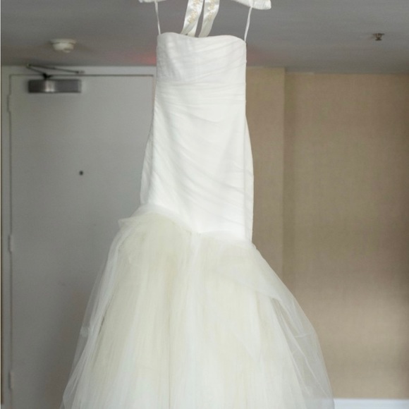 Vera Wang “Pavlova” wedding gown! - Picture 3 of 8